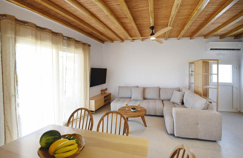 Giourgas Home
