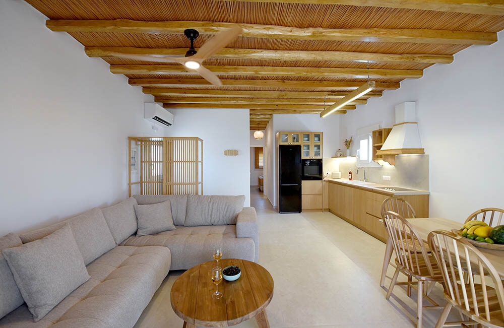 Giourgas Home