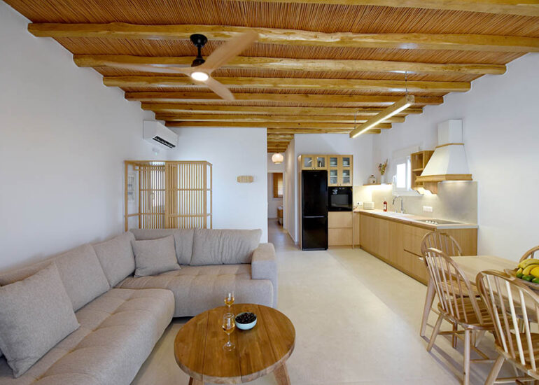Giourgas Home