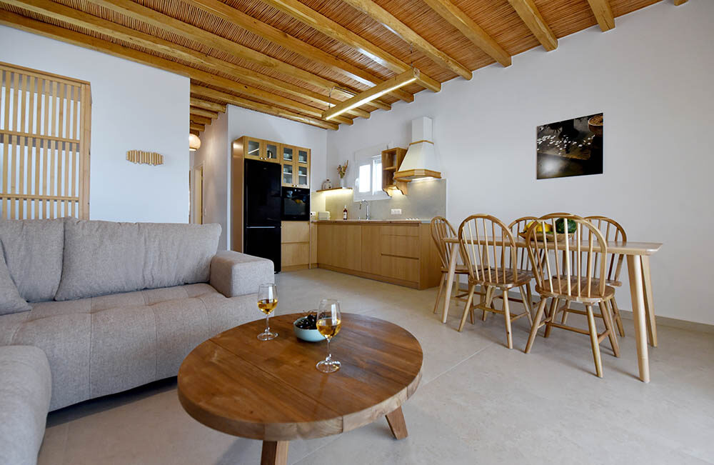 Giourgas Home