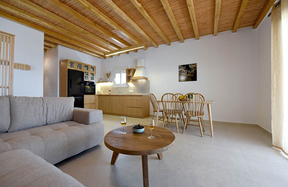 Giourgas Home